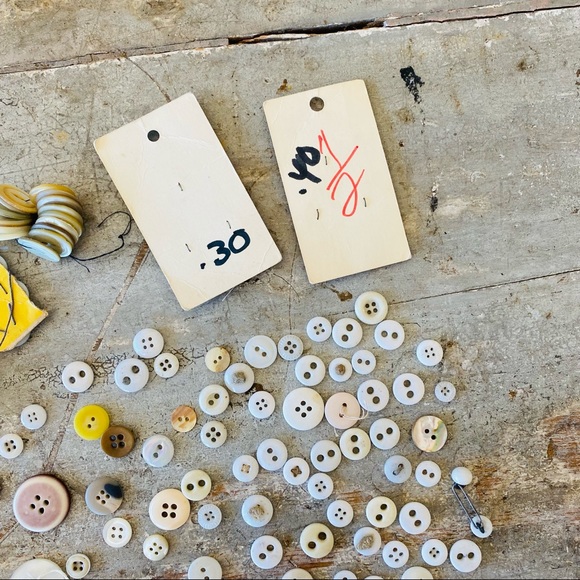 ♥️ Vintage ♥️ White & Cream Button Lot - Picture 7 of 10